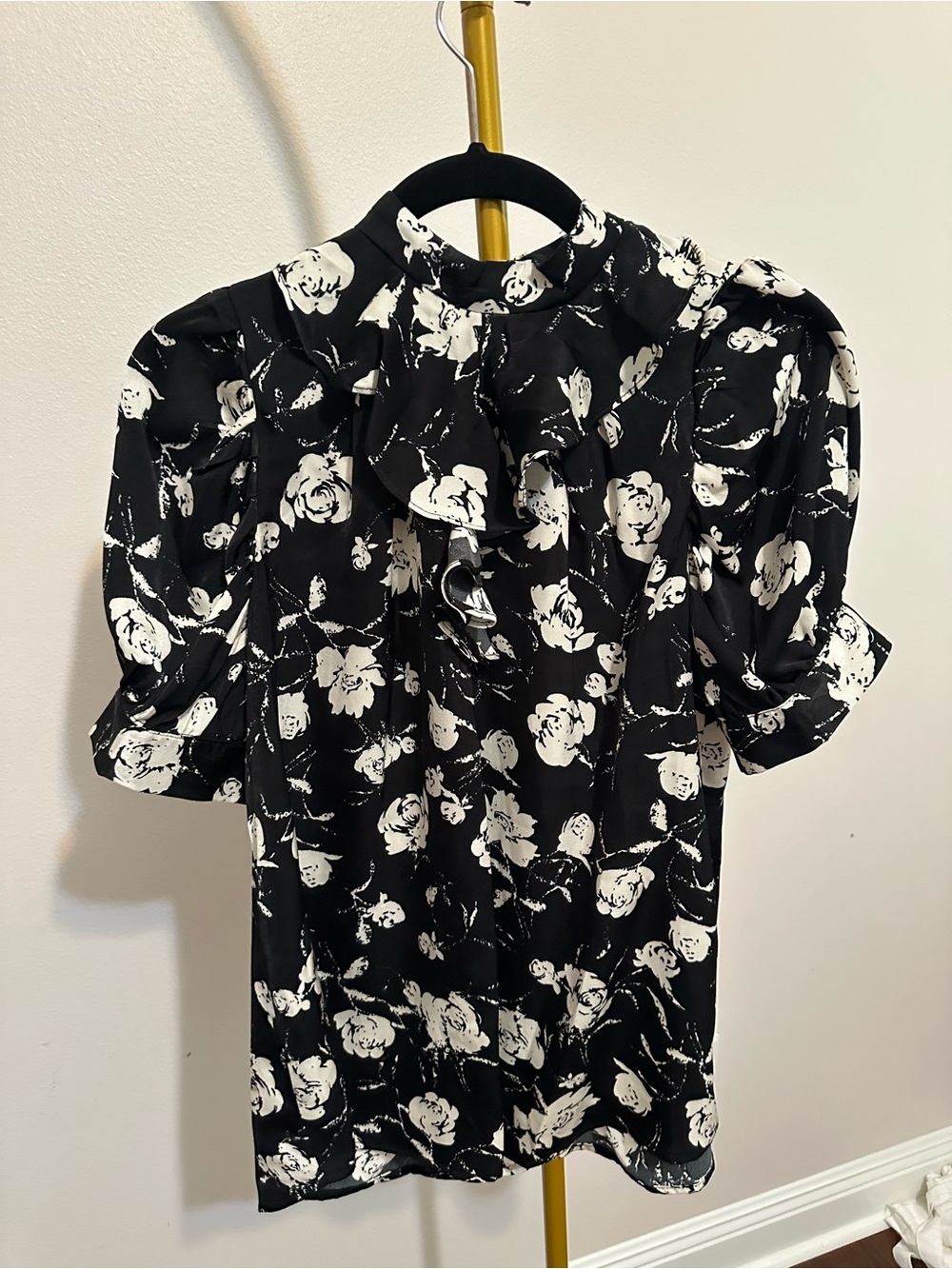 Gracia Black and White Floral Ruffle-Neck Puff Sleeve Blouse